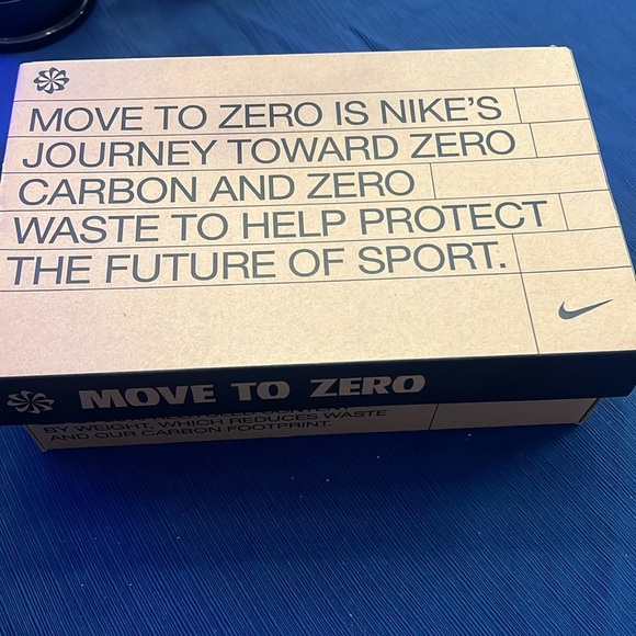 Nike size 7.5 white with black Nike check - Picture 2 of 5